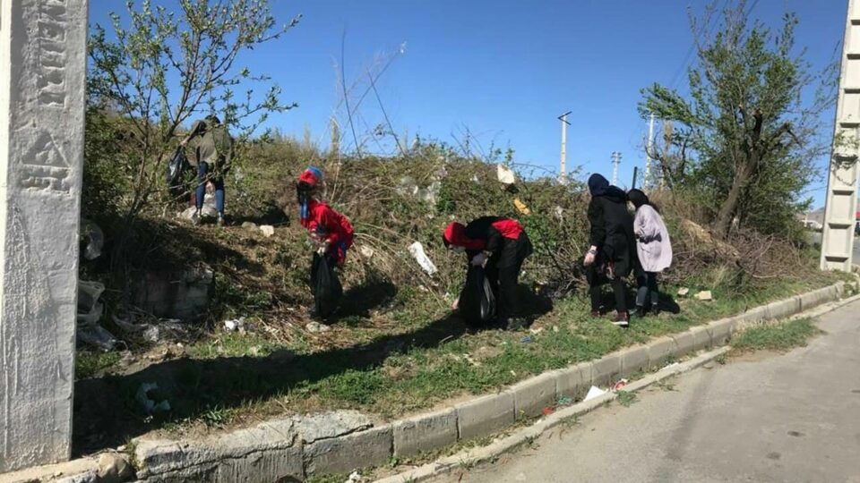 هەڵمەتی چالاکانی ژینگەپارێزی لە خاوێنکردنەوەی زبڵ و پاشماوە بە جێماوەکان