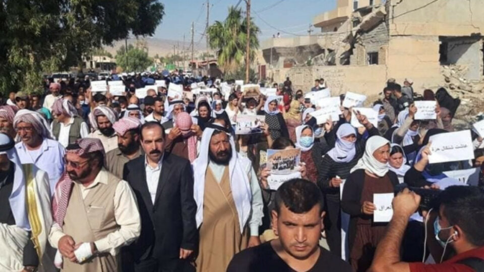 كۆبوونه‌وه‌ی خه‌ڵكی شه‌نگاڵ به‌رانبه‌ر هێزه‌كانی عێراق 1