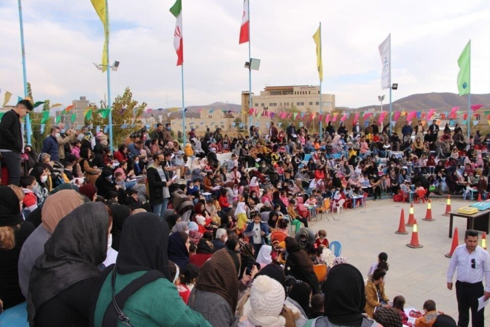 به‌ڕێوه‌چوونی فێستیڤاڵى نیگارکێشانى منداڵان لە پارکى شانۆى مەریوان