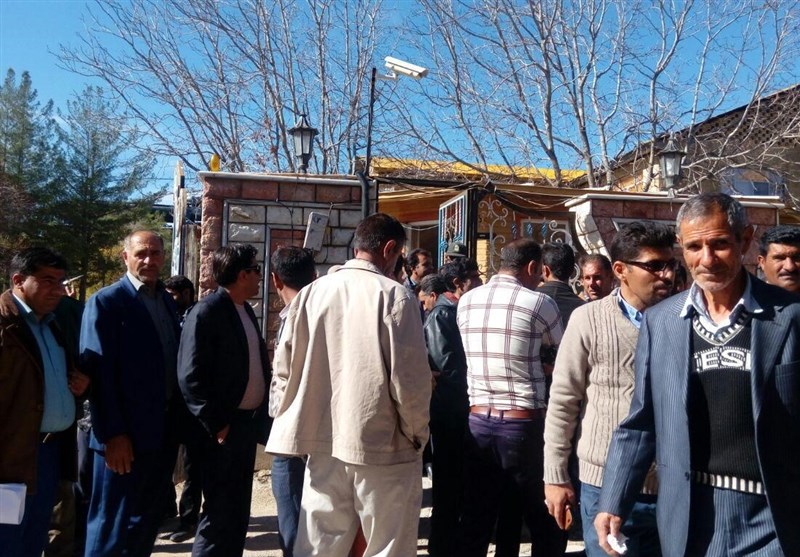 تجمع اعتراضی کسبه جمعه بازار یاسوج برابر استانداری کهگیلویه و بویراحمد