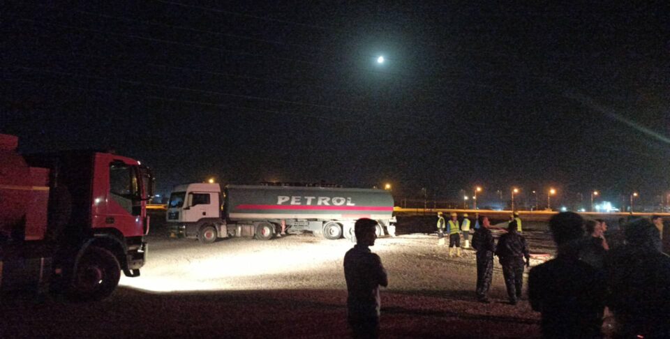 بێ سه‌روشوێنبوونی دوو كرێكار بەهۆی تەقینەوەی تانکەرێکی به‌نزین له‌