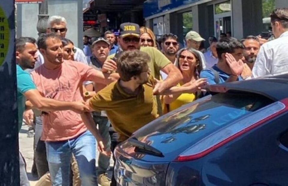 ده‌ستبه‌سه‌ركرانی سێ ڕۆژنامه‌نووسی كورد له‌ كۆبوونه‌وه‌ی هه‌واڵنێرانی