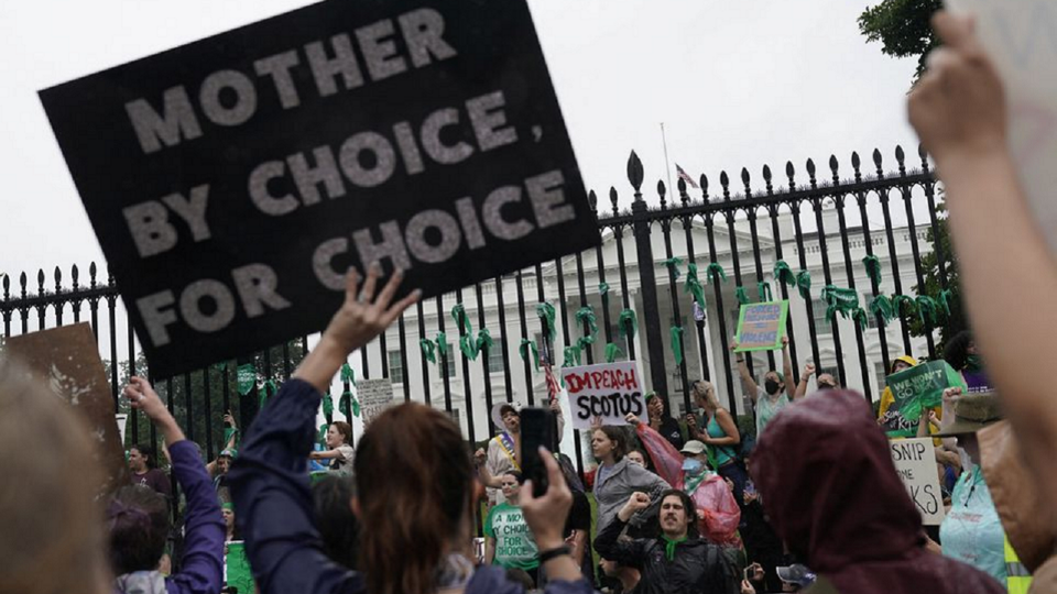 په‌سه‌ندكردنی گه‌ڵاڵه‌ی مافی له‌ناوبردنی كۆرپه‌ڵه‌ له‌ مه‌جلیسی