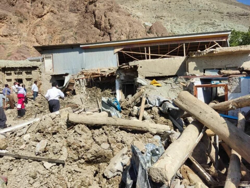 هه‌ڵمه‌تی یارمه‌تیدانی لافاولێدراوانی فیروزكووه له‌لایه‌ن كوردانی