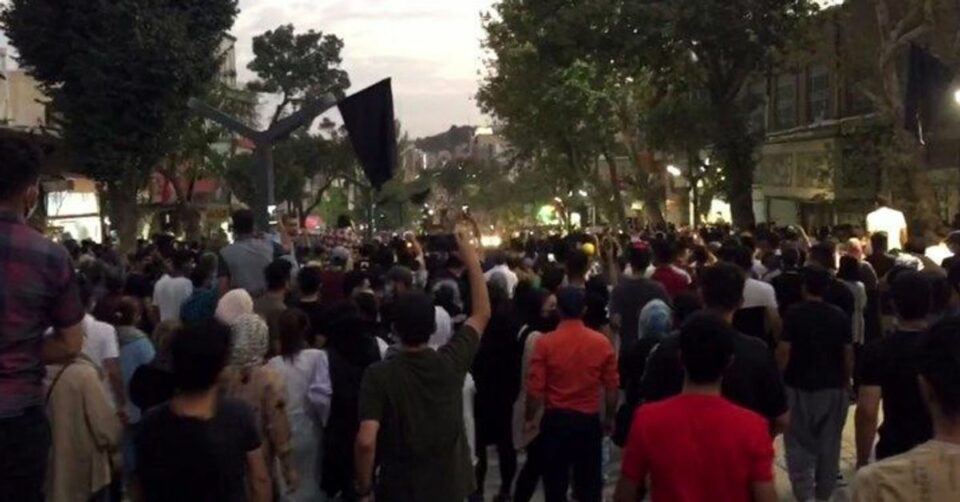 برینداربوونی چه‌ندین كه‌س به‌هۆی هێرشی هێزه‌كانی ڕژیم له‌ سنه‌ و