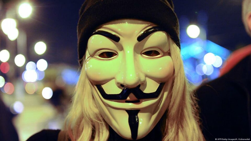 هه‌ك كرانی سایتی مه‌جلیس و بڵاوكردنی ناسناو و ژماره‌ ته‌له‌فوونی