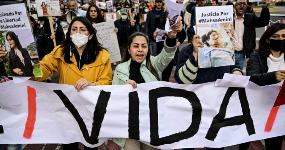 خۆپێشاندانی ئێرانیانی ده‌ره‌وه‌ی وڵات دژبه‌ ڕژیمی كۆماری ئیسلامی