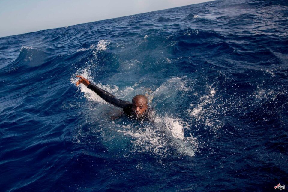 لە کەناراوەکانی لیبیا کەشتییەک نوقم بوو و 11 کۆچبەر خنکان 3