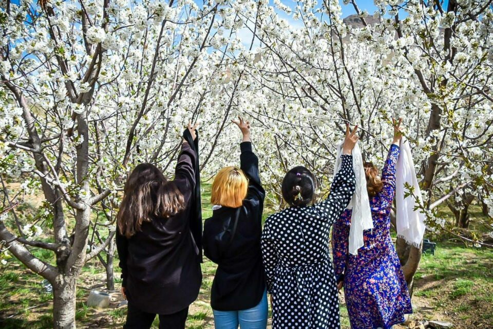 نافه‌رمانی به‌رینی ژنان و كچانی ئێران دژبه‌ حیجابی زۆره‌ملێ 3