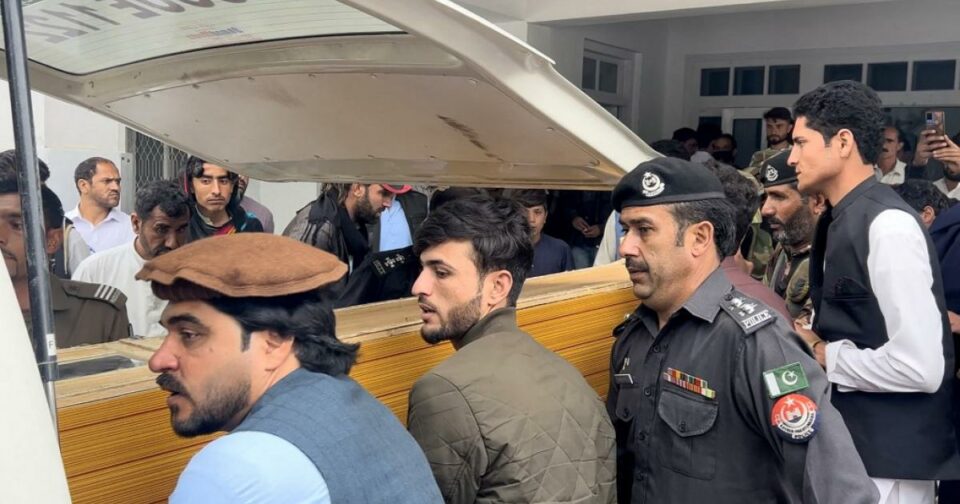 كوژرانی شه‌ش موعه‌لیم و دوو كرێكار له‌ هێرشێكی چه‌كداری له‌ پاكستان