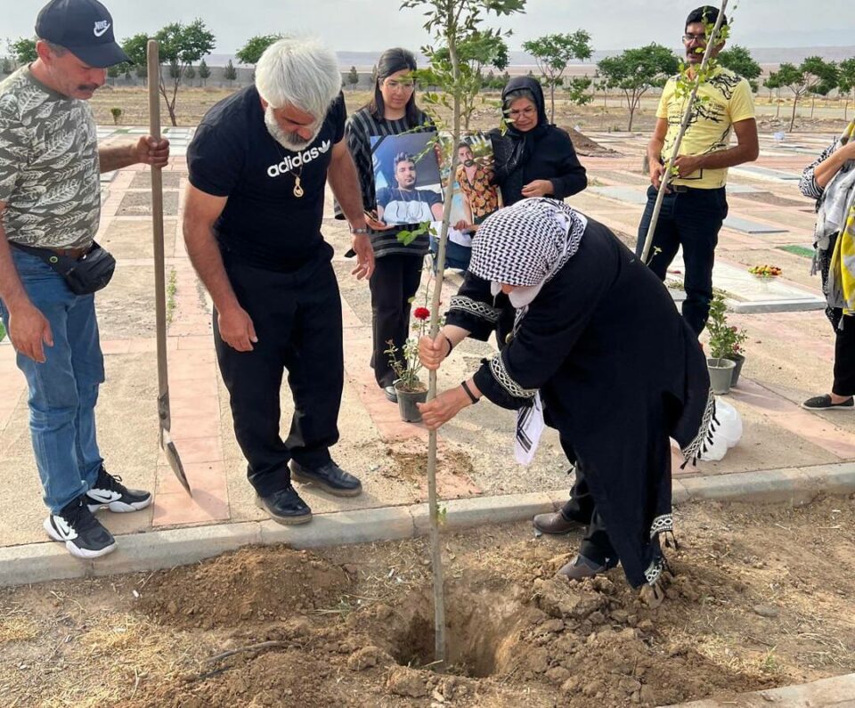 ڕێزگرتن لە یادی شەهریار محەممەدی و سپهر ئەعزەمی لەلایەن دادخوازانه‌وه‌‌