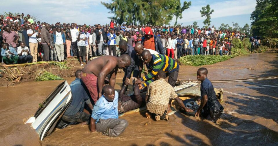 گیان له‌ده‌ستدانی ١٢٩ كه‌س به‌هۆی هاتنی لافاو له‌ ڕۆئاندا 1