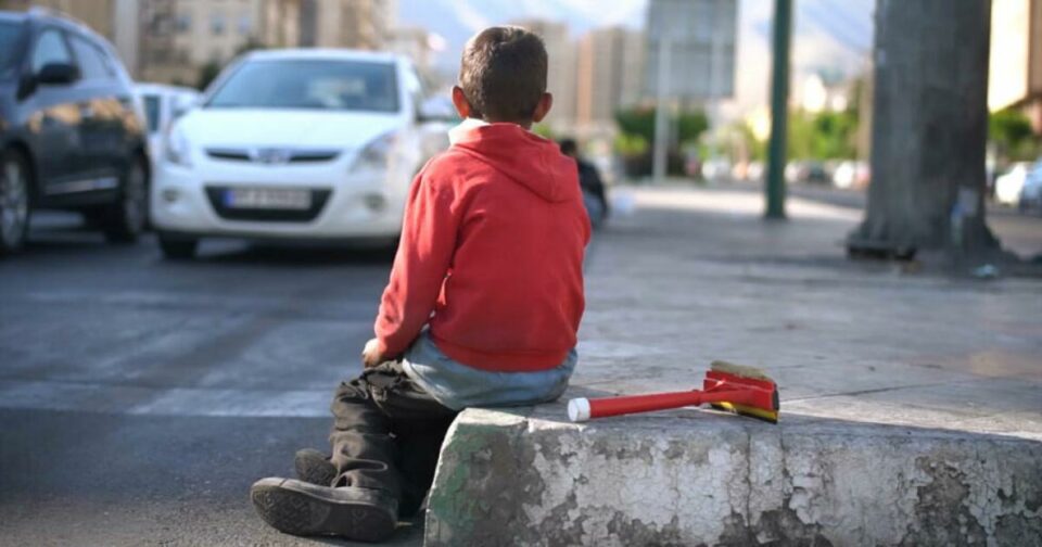 ئازاری منداڵانی بێ سه‌رپه‌رشت له‌ ناوه‌ندێكی پشتیوانی له‌ منداڵانی