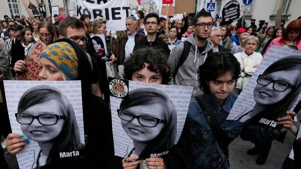 خۆپێشاندانی خه‌ڵكی له‌هستان دژبه‌ گیان له‌ده‌ستدانی ژنێك له‌و وڵاته