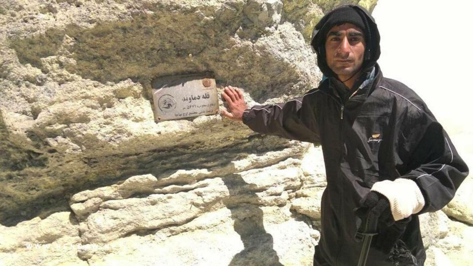 ده‌ستبه‌سه‌ركردنی چالاكێكی مه‌ده‌نی خه‌ڵكی ئابدانان له‌لایه‌ن ڕژیمه‌وه‌ 1