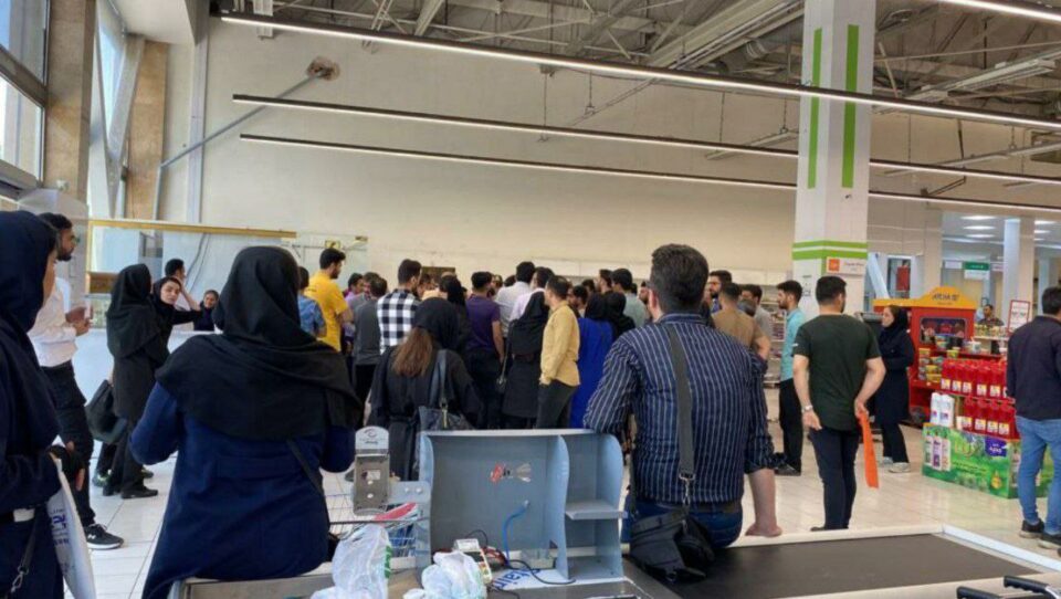 له‌سه‌ركار ده‌ركردنی ٢٠٠ كرێكار له‌ زه‌نجیره‌ فرۆشگاكانی ڕیفاه له