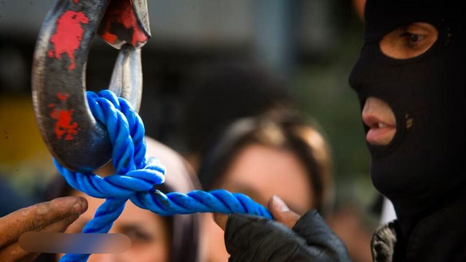 له‌سێداره‌دانی به‌ندكراوێك له‌ زیندانی وه‌كیل ئابادی مه‌شهه‌د