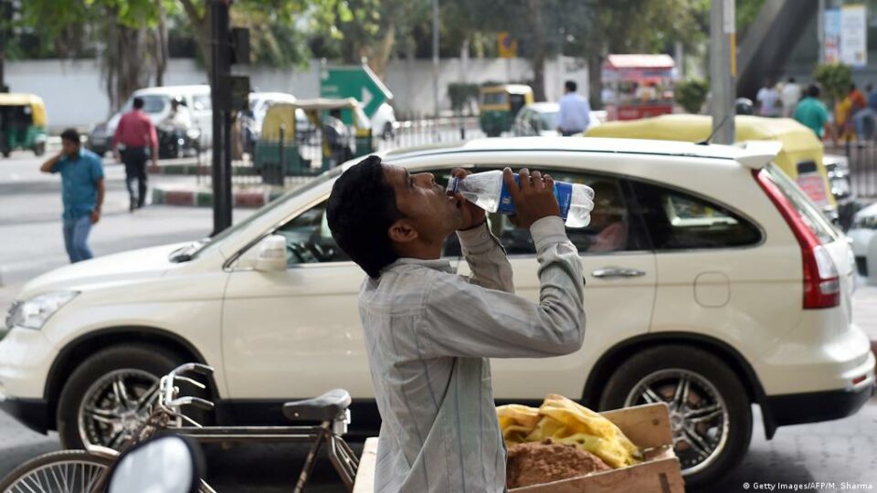 گیان له‌ده‌ستدانی ٩٦ كه‌س به‌هۆی گه‌رما له‌ هندووستان 3