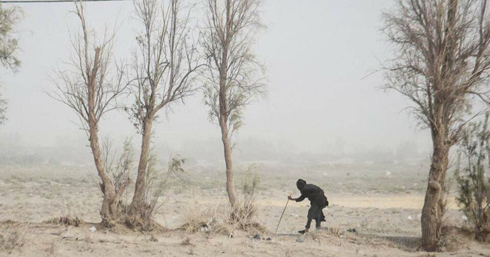 ناڕه‌زایه‌تی خه‌ڵكی به‌لووچ له‌ ئاست كه‌م ئاوی و گواستنه‌وه‌ی هه‌زار