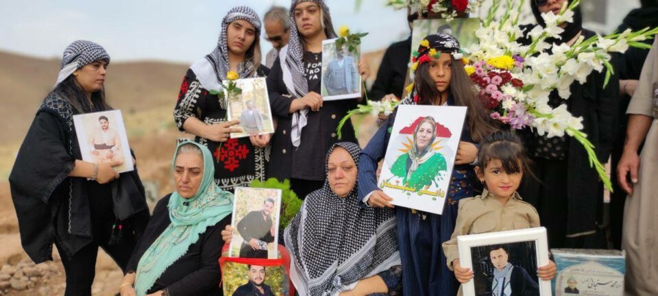 به‌ڕێوه‌چوونی ڕێوڕه‌سمی چله‌ی ماته‌مینی په‌یمان گه‌ڵوانی له‌ مهاباد 1