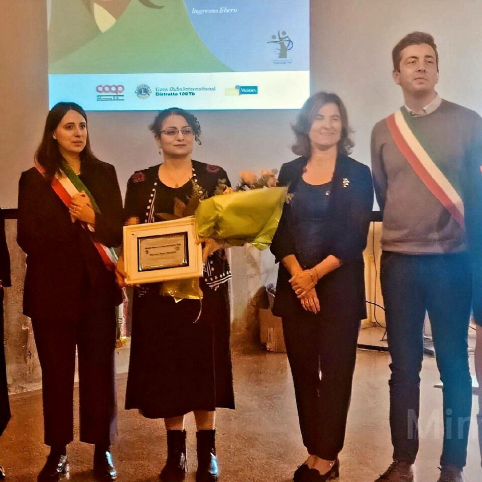 دانی خه‌ڵاتی دانیێله‌ پۆ به‌ زه‌ینه‌ب بایه‌زیدی له‌ ئیتالیا 1