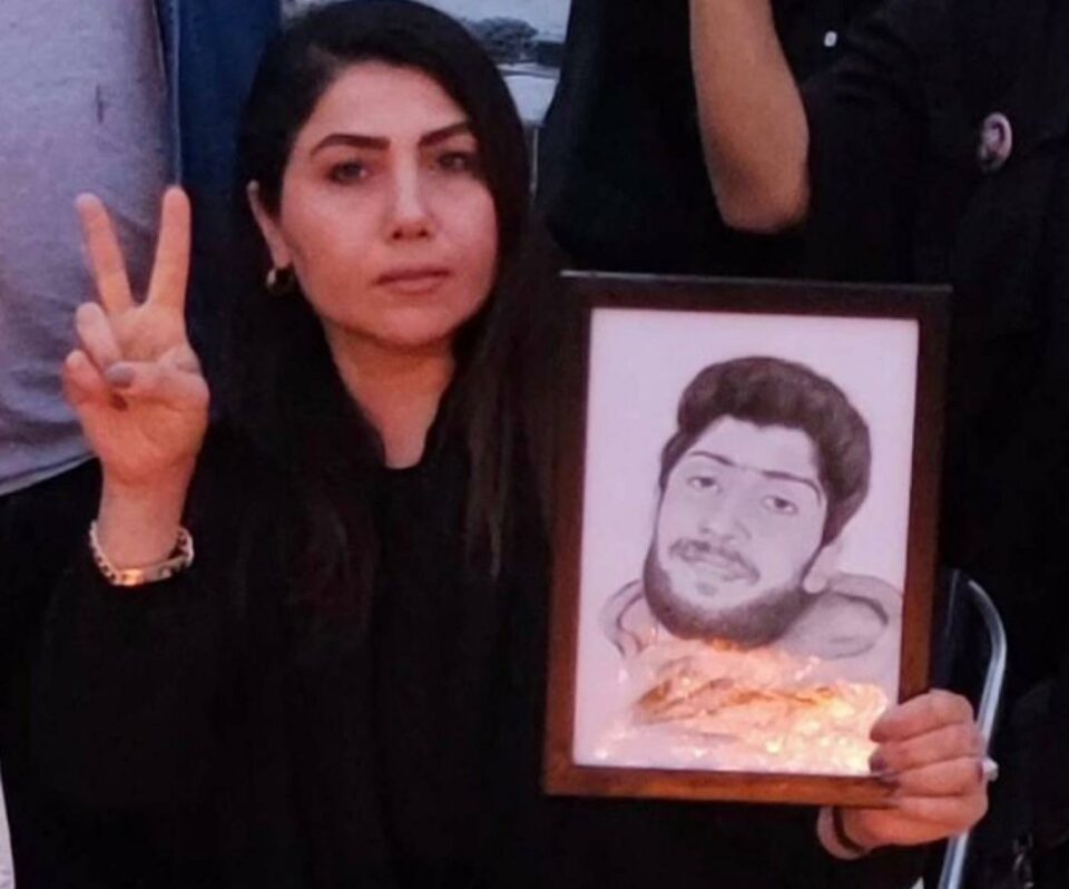 كۆبوونه‌وه‌ی بنه‌ماڵه‌ی عیرفان ڕه‌زایی له‌سه‌ر مه‌زاری له‌ ئامۆل