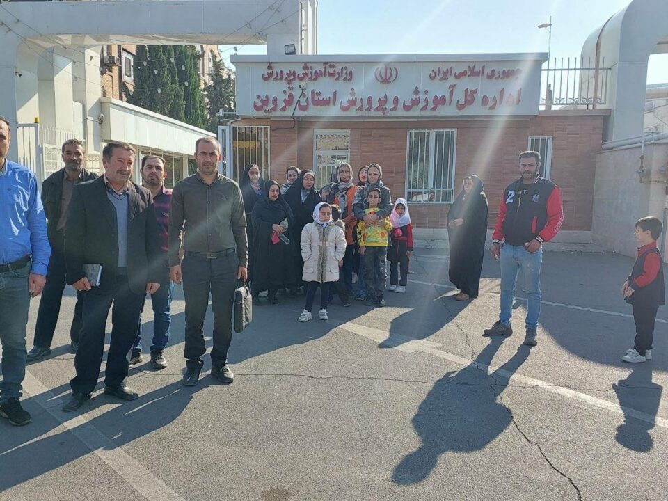 كۆبوونه‌وه‌ی بنه‌ماڵه‌ی قوتابیان له‌ ده‌ورووبه‌ی قه‌زوێن 1