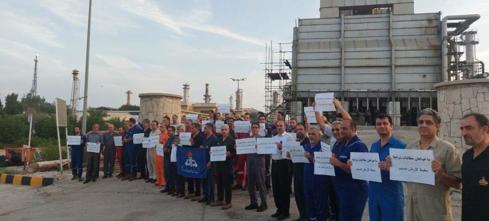 كۆبوونه‌وه‌ی كرێكارانی ڕه‌سمی نه‌وت له‌ دوورگه‌ی خارك 2