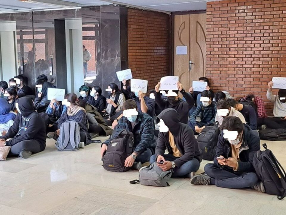 مانگرتنی خوێندكارانی كۆلێژی كامپیۆتر له‌زانكۆی شه‌ریف له‌ تاران