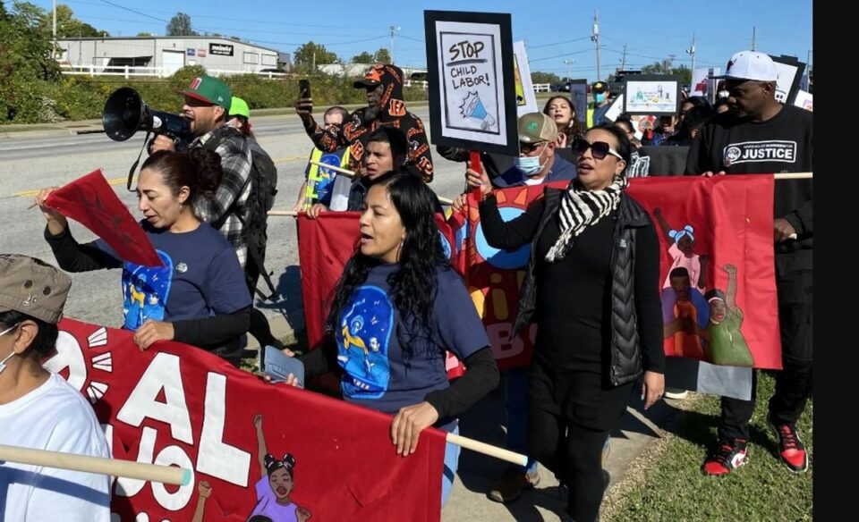 ناڕه‌زایه‌تی خه‌ڵكی ئه‌مریكا له‌ ئاست كه‌ڵكوه‌رگرتنی كێڵگه‌په‌له‌وه‌رییه‌كان