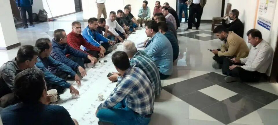 ناڕه‌زایه‌تی كرێكارانی په‌یمانی شاغڵ له‌ پڕۆژه‌ی ئاویاری كاروونی