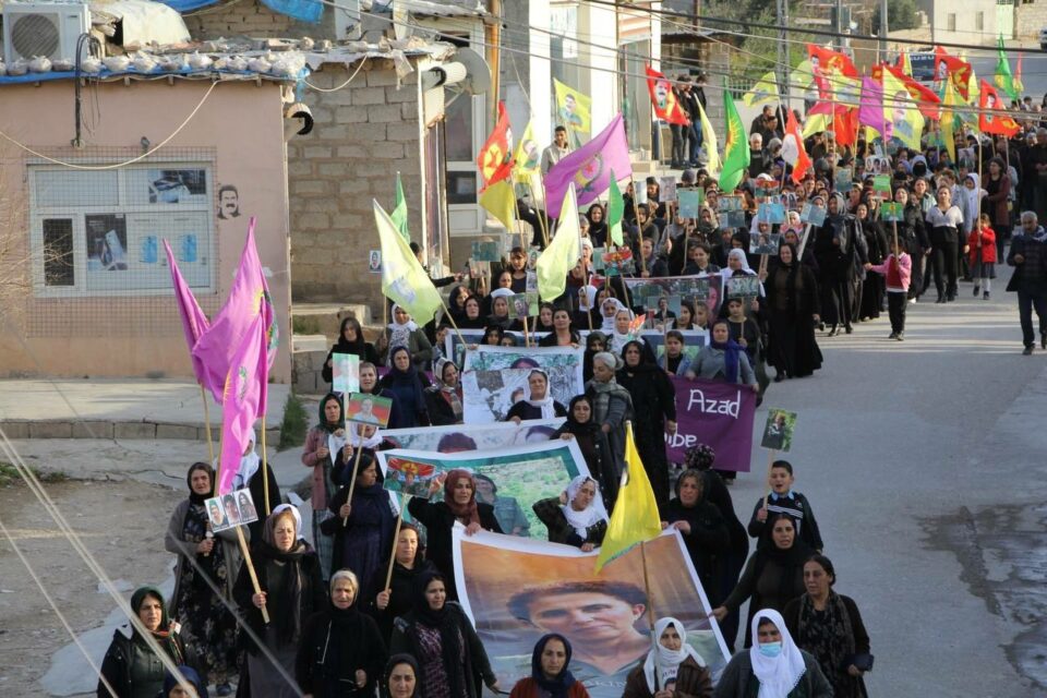 خۆپێشاندانی كوردانی ئۆردووگای مه‌خموور و تۆرنتۆی كانادا دژبه‌ توركیا