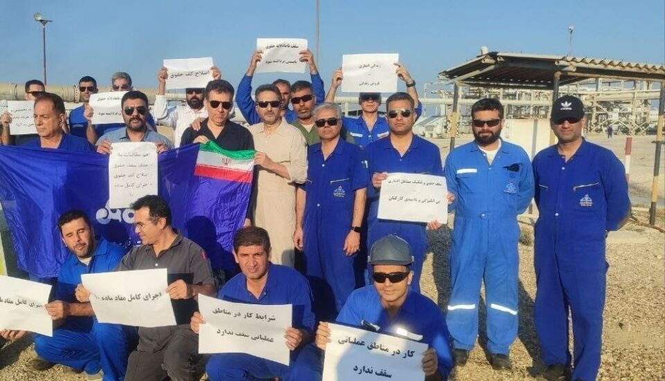 كۆبوونه‌وه‌ی كرێكارانی ڕه‌سمی نه‌وت له‌ شیركه‌تی فه‌لات قاڕه‌ی لاوان‌