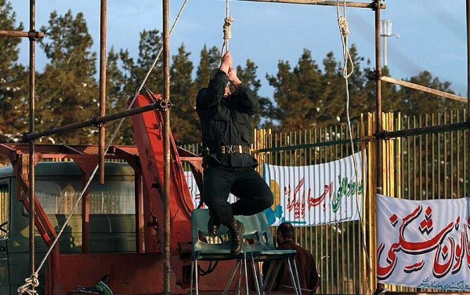 له‌سێداره‌دانی دوو به‌ندكراو له‌ زیندانی عادڵ ئابادی شیراز 3