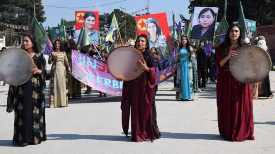 ڕێپێوانی ژنانی كۆبانێ به‌بۆنه‌ی ٨ی مارس، ڕۆژی جیهانی ژن 1