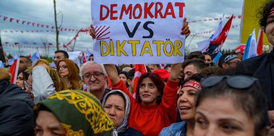 خۆپێشاندانی به‌رینی خه‌ڵكی باكووری كوردستان دژبه‌ ده‌وڵه‌تی توركیا