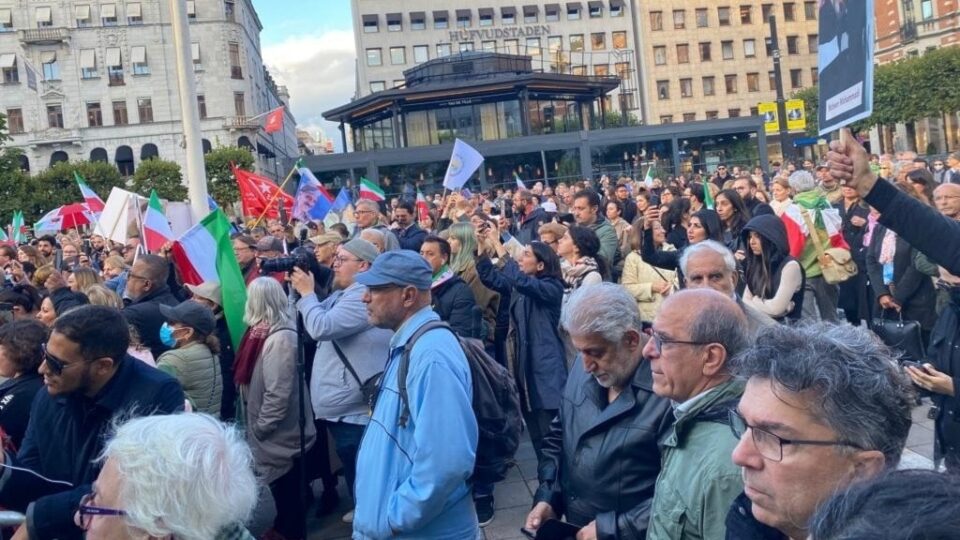 خۆپێشاندانی ئێرانیانی ئازادیخواز له‌ ئێران و ئه‌مریكا دژبه‌ كۆماری