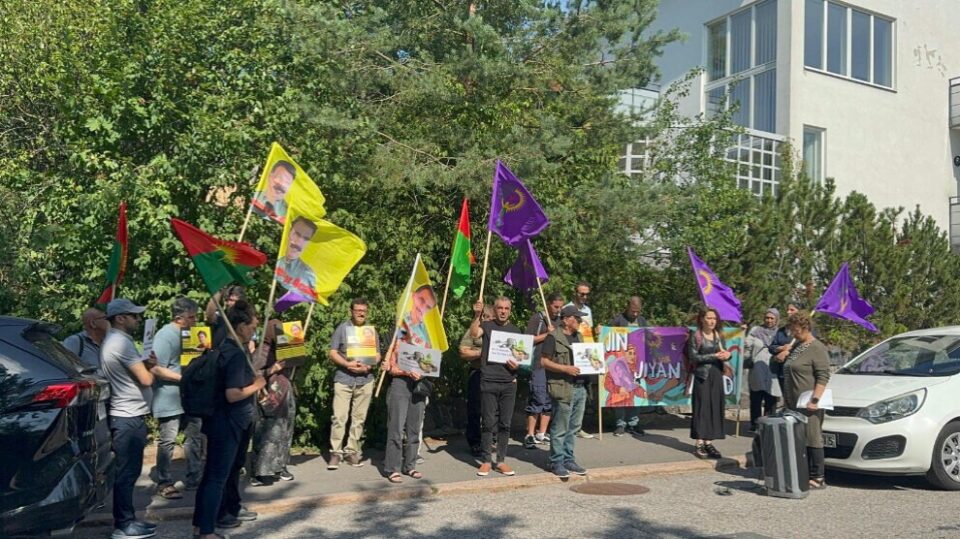 كۆبوونه‌وه‌ی كوردستانیانی ئاڵمان بۆ پشتیوانی له‌ په‌خشان عه‌زیزی