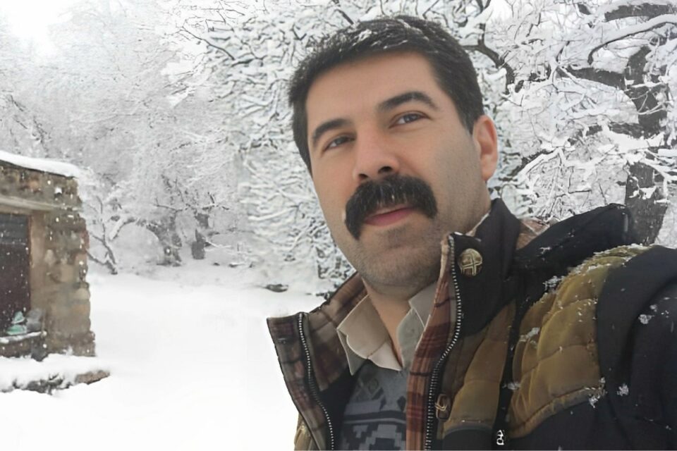 مانگرتن له‌ خواردنی موختار ئه‌سه‌دی له‌ زیندانی ئێڤین 3