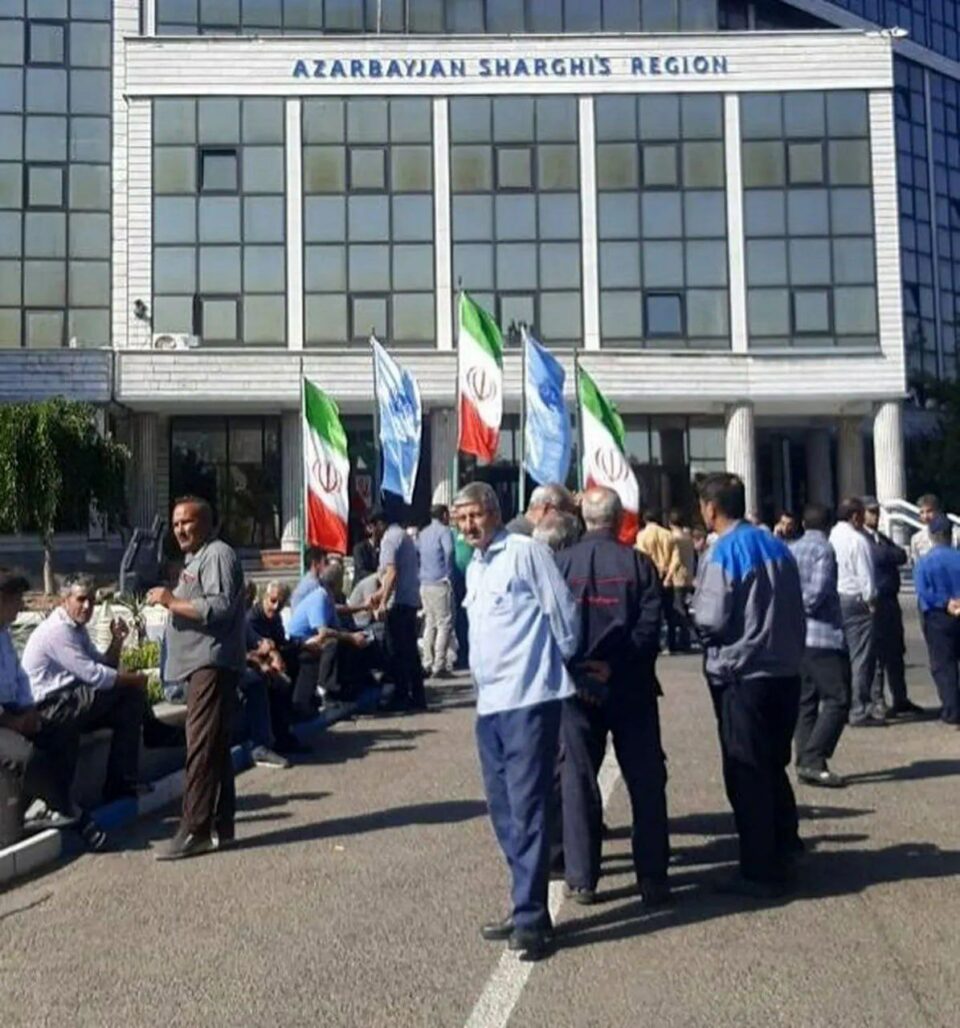 ناڕه‌زایه‌تی كرێكارانی په‌یمانی موخابرات له‌ ته‌ورێز 1 2