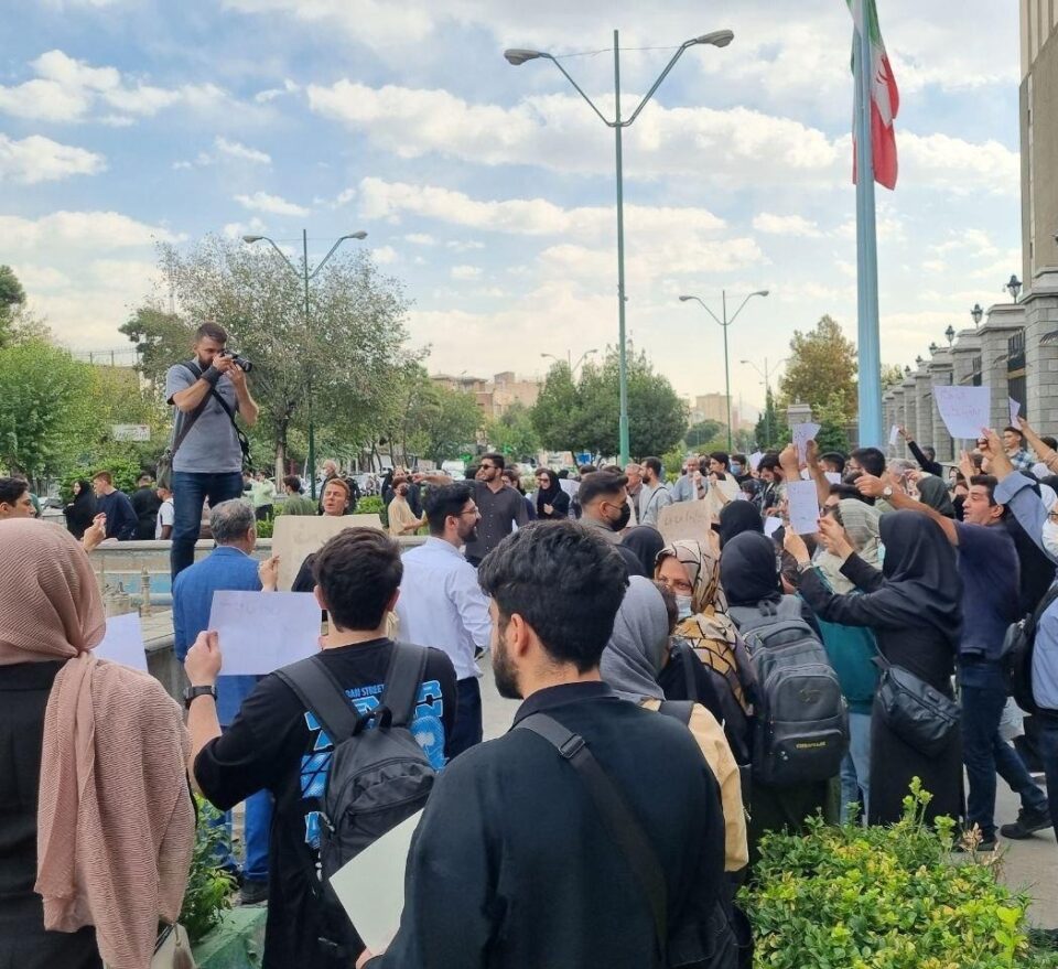 گردبوونەوەی ناڕەزایی خوێندکارانی زانستە پزیشکیەکانی زانکۆی ئازاد