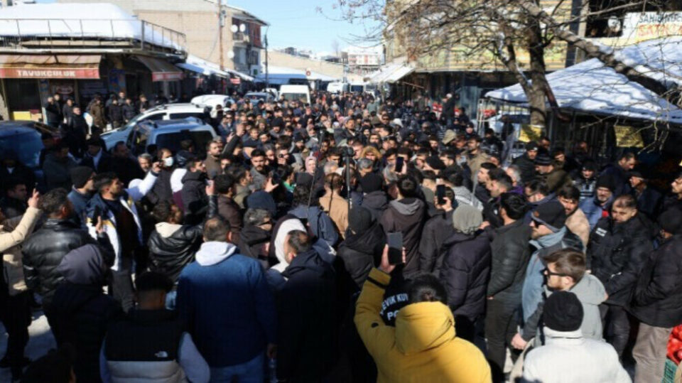 خۆپێشاندانی دانیشتوانی شاری وان لە باکووری کوردستان دژ بە دانانی