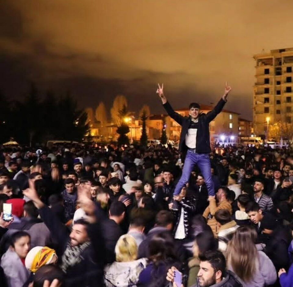 درێژه‌ی ناڕه‌زایه‌تیه‌كان له‌ شاری وان له‌ باكووری كوردستان 1