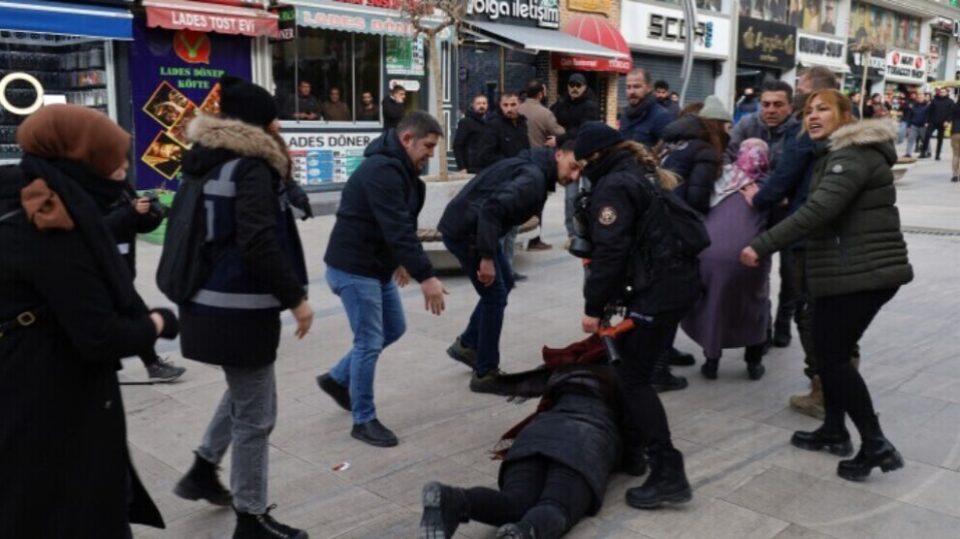 درێژه‌ی ناڕه‌زایه‌تیه‌كان له‌ شاری وانی باكووری كوردستان 2