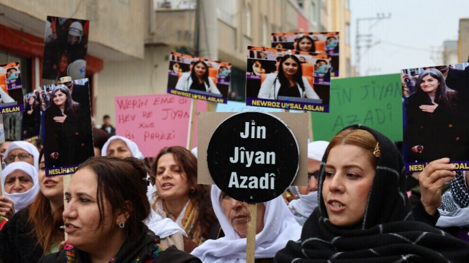 ڕێپێوانی ژنانی باكووری كوردستان دژ به‌ سه‌ركوتی ده‌وڵه‌تی توركیا