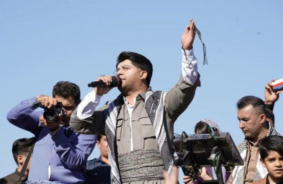 ئازادی فوئاد كه‌شاوه‌رز به‌ دانانی وه‌سیقه له‌ گرتووخانه‌ی سه‌قز