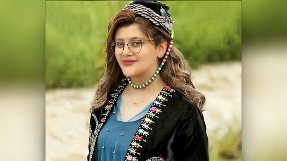 به‌رز ڕاگرتنی یادی گیانبه‌ختكردووانی شۆڕشی ژینا له‌ لایه‌ن بنه‌