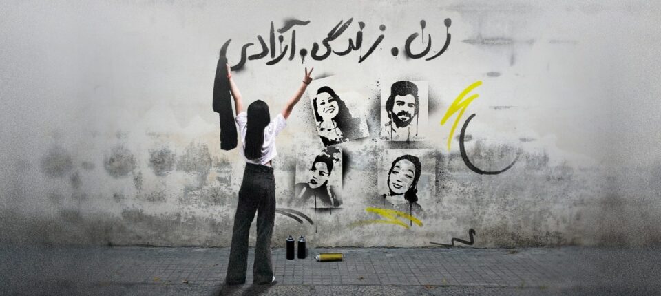 خوێندنی سروودی ڕێی خه‌بات له‌لایه‌ن قوتابیانی كچ له‌ جوانڕۆ 1