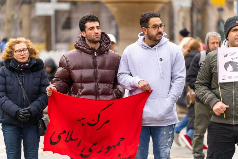 خۆپێشاندانی ئێرانیانی ئاڵمان و سوید دژ به‌ كۆماری ئیسلامی 1