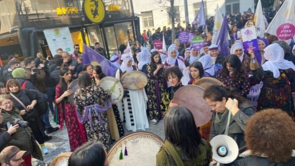 خۆپێشاندانی ژنان به‌ بۆنه‌ی ٨ی مارس له‌ توركیا 1